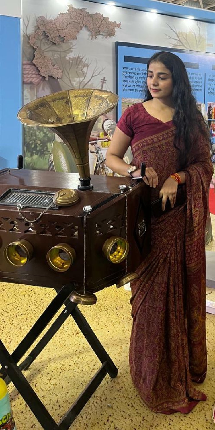 Kanjlochan Actress and producer Suman Pandey Has joined the Up International Trade Show 3rd Edition At Greater Noida and praised C.M Yogi Adityanath while promoting the trade fair