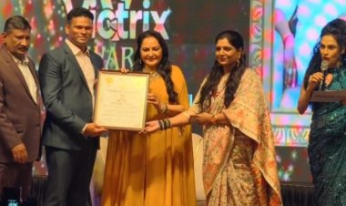 Actress Jayaprada honoured eminent personalities of the country at Dr. Jyoti Mane's Grand Victrix Awards Season 2